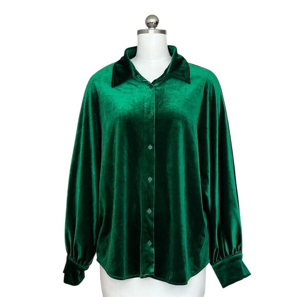 Forever 21 Tops - Ciebon Blouse Womens Size L Emerald Green Velvet Button Front Collared LS